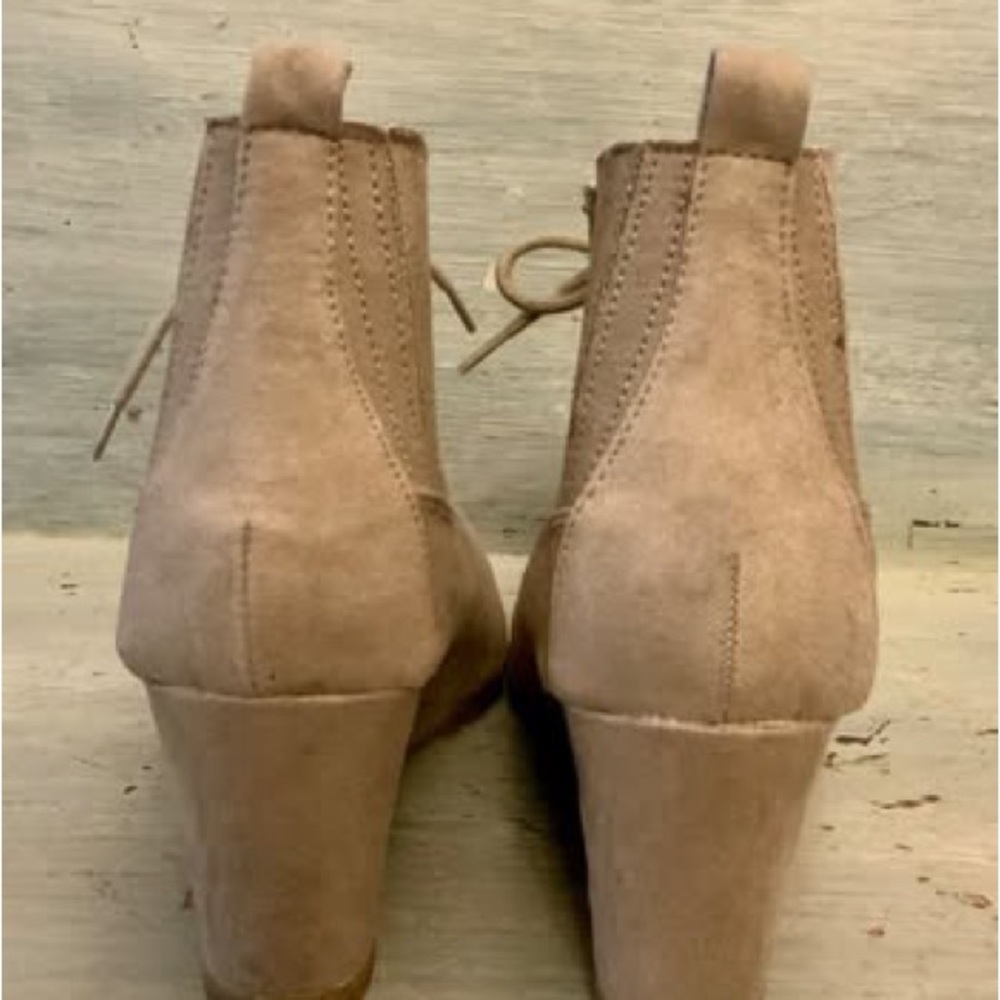 Rampage Faux Suede Leather Wedge Ankle Booties Size 8 Tan Lace Up Good Condition - Picture 4 of 7